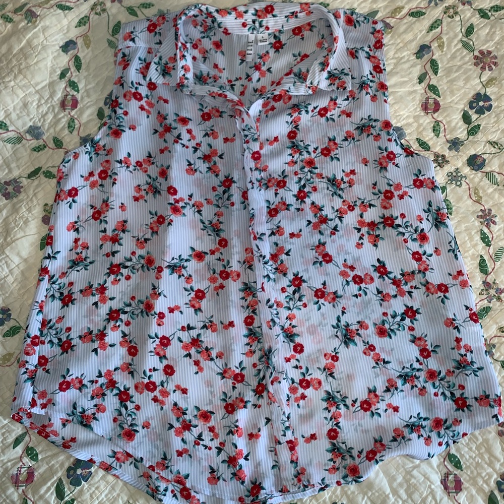 Elle Sleeveless Button Down Top